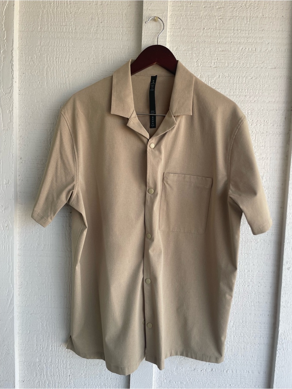 Men's XL Lululemon Ripstop Short Sleeve Button-Up Shirt in Beige